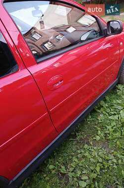 Хэтчбек Opel Corsa 2005 в 