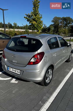Хэтчбек Opel Corsa 2009 в 
