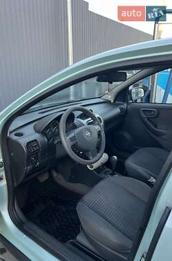 Хэтчбек Opel Corsa 2002 в 