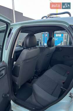 Хэтчбек Opel Corsa 2002 в 