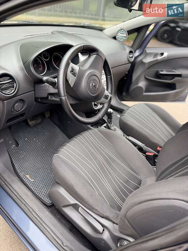 Хэтчбек Opel Corsa 2009 в Бобровице