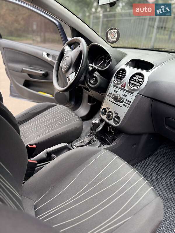 Хэтчбек Opel Corsa 2009 в Бобровице