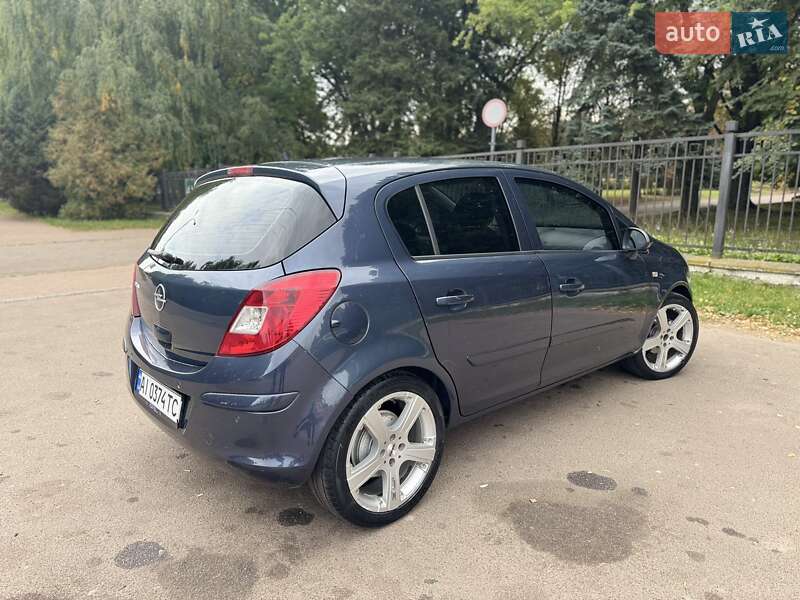 Хэтчбек Opel Corsa 2009 в Бобровице