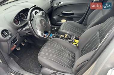 Хэтчбек Opel Corsa 2010 в 