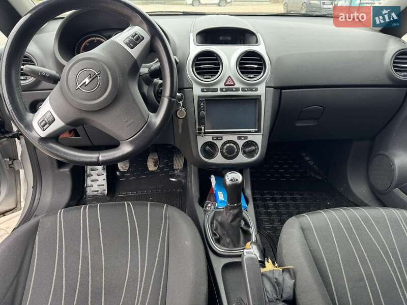Хэтчбек Opel Corsa 2010 в Виннице