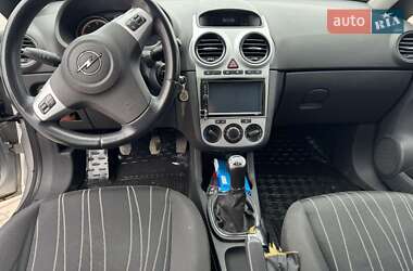 Хэтчбек Opel Corsa 2010 в 
