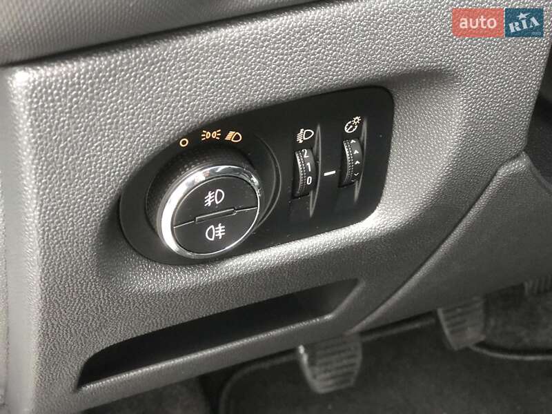 Хэтчбек Opel Corsa 2011 в Ивано-Франковске