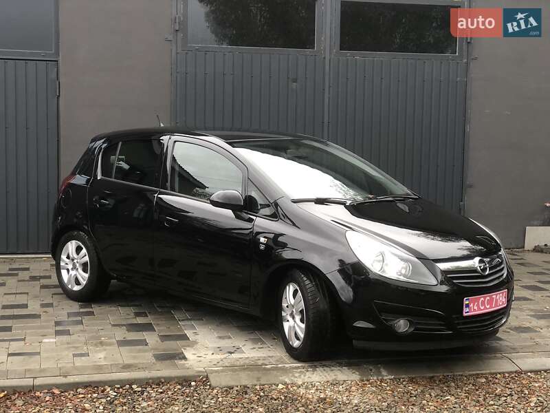 Хэтчбек Opel Corsa 2011 в Ивано-Франковске