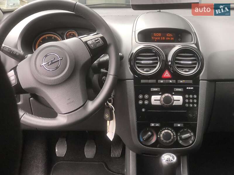 Хэтчбек Opel Corsa 2011 в Ивано-Франковске