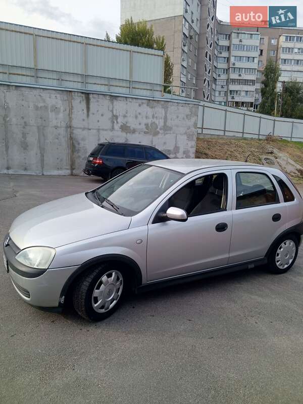 Хэтчбек Opel Corsa 2002 в 
