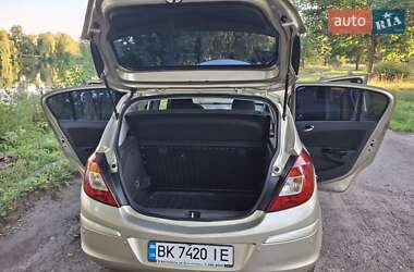 Хэтчбек Opel Corsa 2008 в 