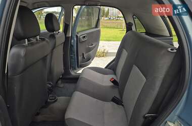 Хэтчбек Opel Corsa 2006 в 