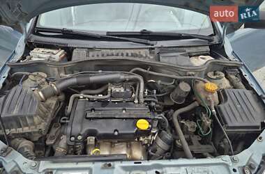 Хэтчбек Opel Corsa 2006 в 