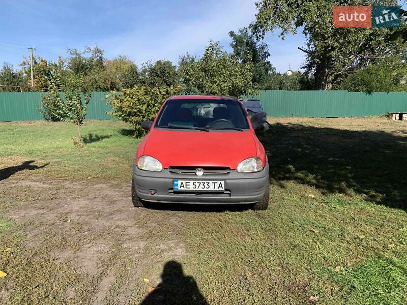 Хэтчбек Opel Corsa 1994 в Магдалиновке
