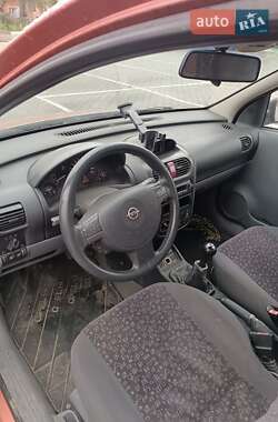 Хэтчбек Opel Corsa 2000 в 