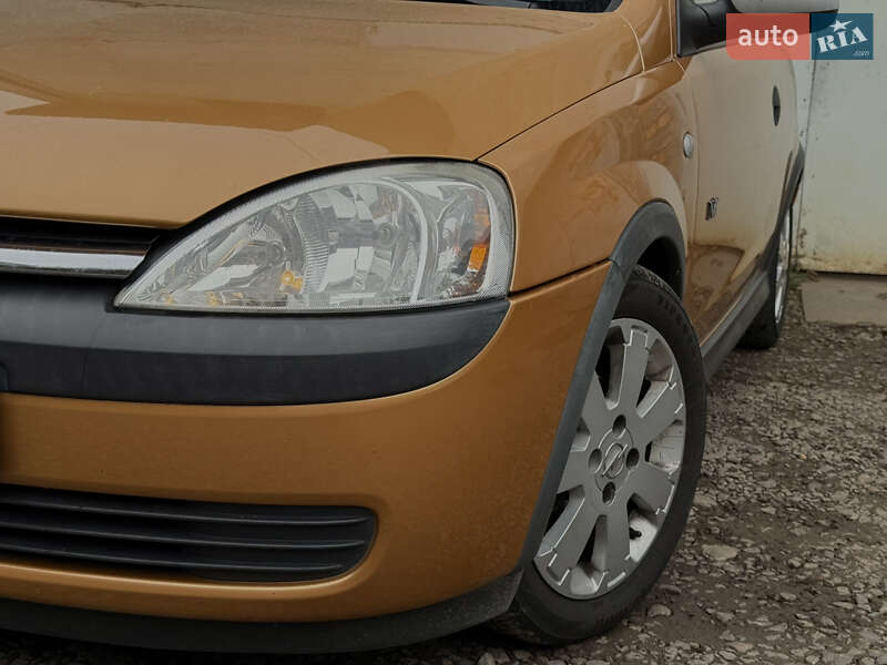 Хэтчбек Opel Corsa 2003 в Дрогобыче