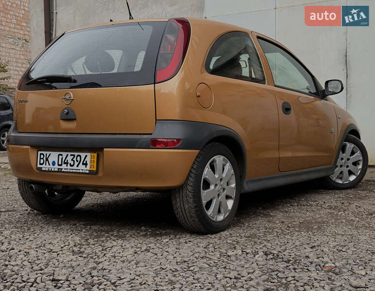 Хэтчбек Opel Corsa 2003 в Дрогобыче