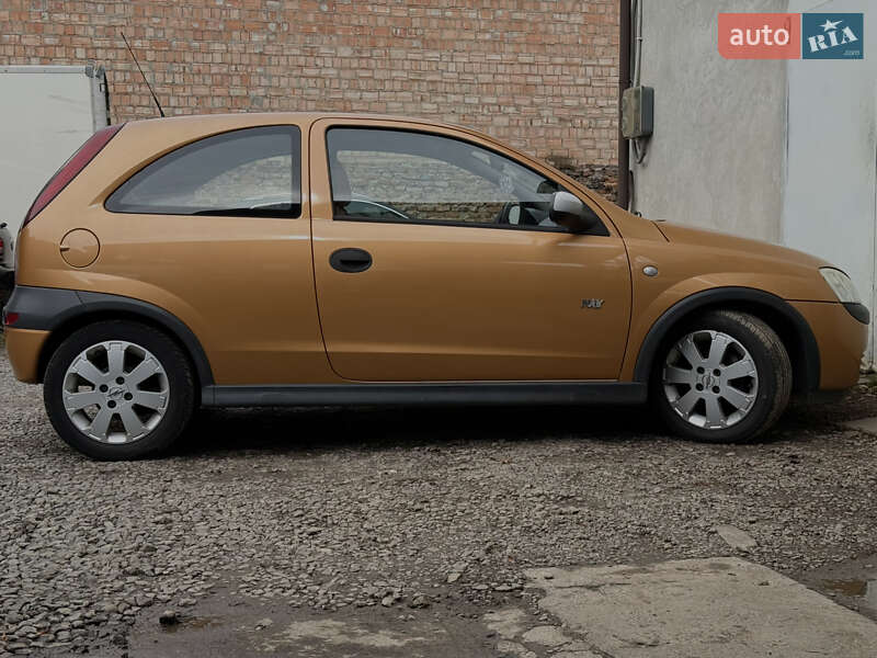 Хэтчбек Opel Corsa 2003 в Дрогобыче