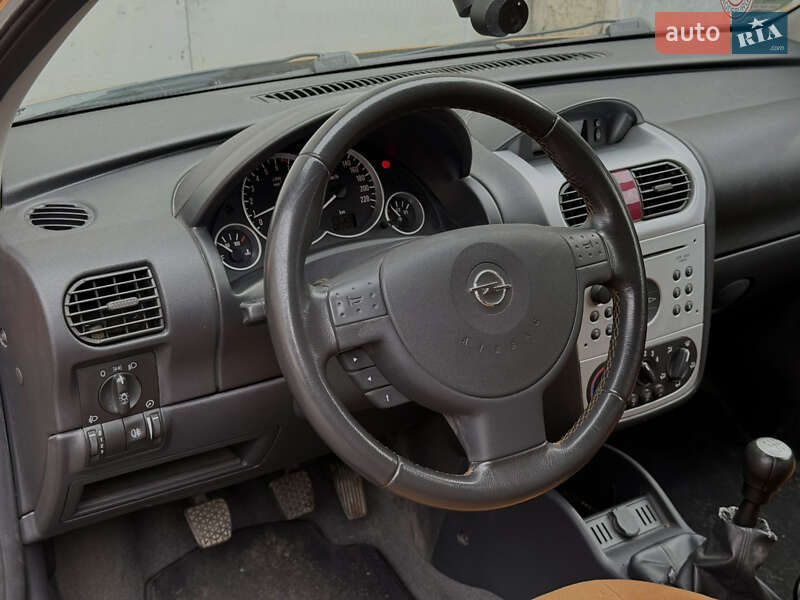 Хэтчбек Opel Corsa 2003 в Дрогобыче