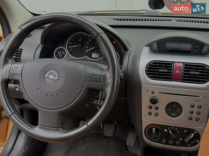 Хэтчбек Opel Corsa 2003 в Дрогобыче