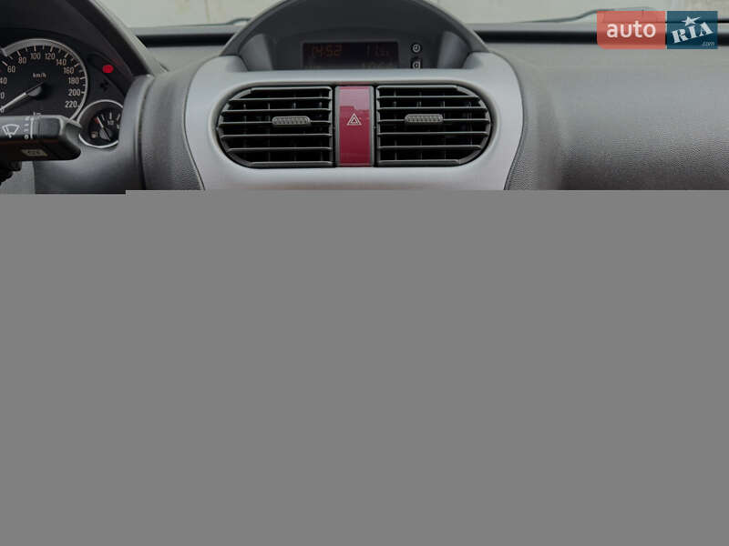 Хэтчбек Opel Corsa 2003 в Дрогобыче