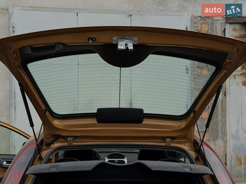 Хэтчбек Opel Corsa 2003 в Дрогобыче