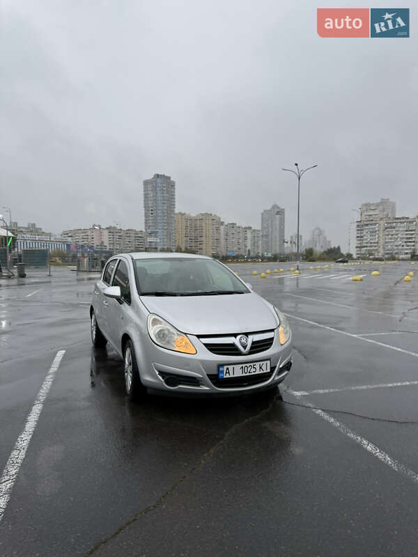Хэтчбек Opel Corsa 2008 в Киеве