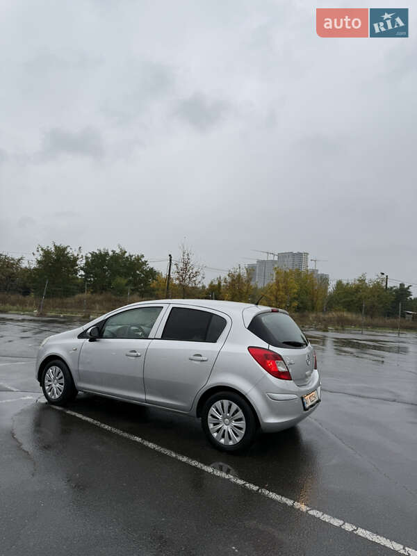 Хэтчбек Opel Corsa 2008 в Киеве