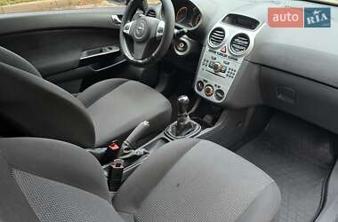 Хэтчбек Opel Corsa 2012 в 