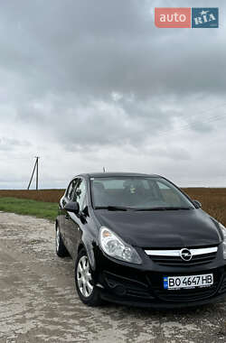 Хэтчбек Opel Corsa 2010 в 