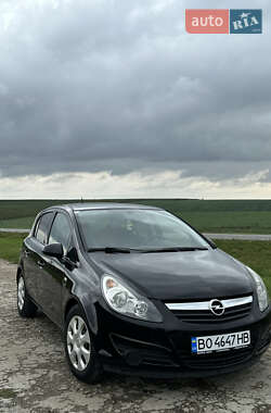 Хэтчбек Opel Corsa 2010 в 