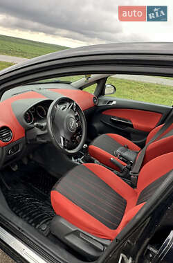Хэтчбек Opel Corsa 2010 в 