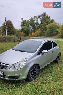 Хэтчбек Opel Corsa 2010 в 