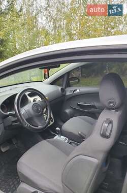 Хэтчбек Opel Corsa 2010 в 
