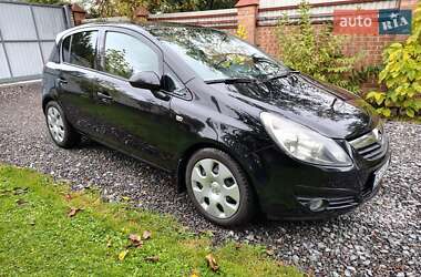 Хэтчбек Opel Corsa 2010 в 