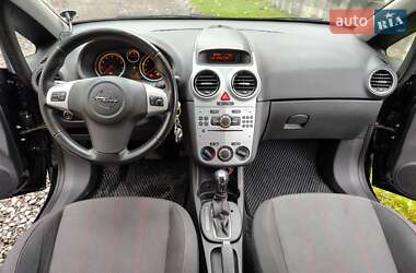 Хэтчбек Opel Corsa 2010 в 