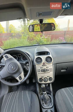 Хэтчбек Opel Corsa 2007 в 
