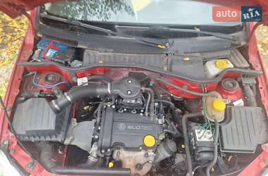 Хэтчбек Opel Corsa 2003 в 