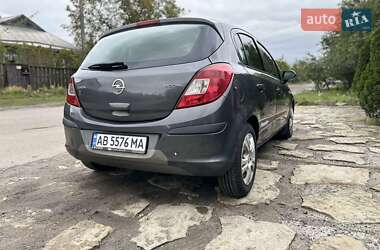 Хэтчбек Opel Corsa 2011 в 
