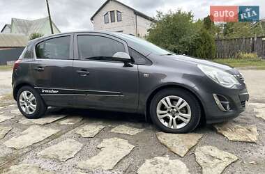 Хэтчбек Opel Corsa 2011 в 