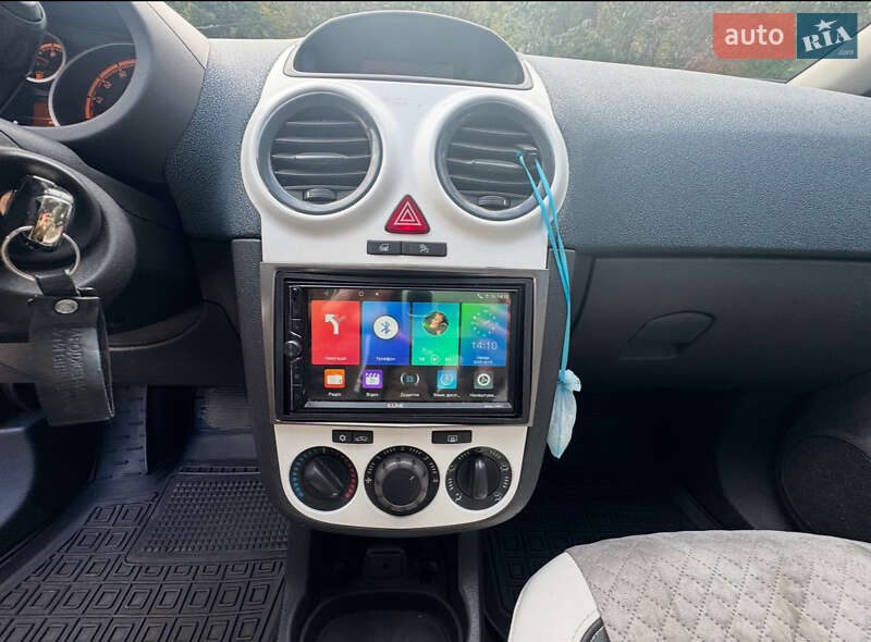 Хэтчбек Opel Corsa 2012 в Киеве