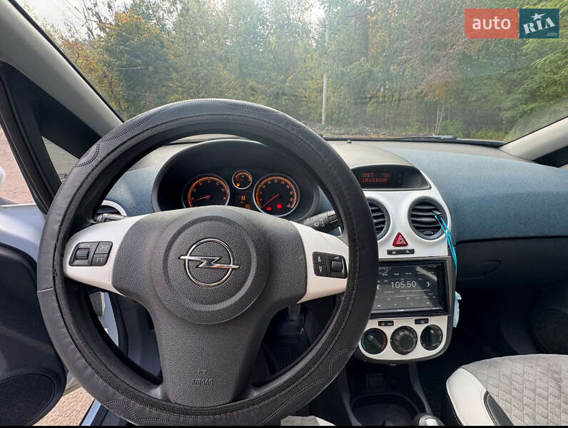 Хэтчбек Opel Corsa 2012 в Киеве