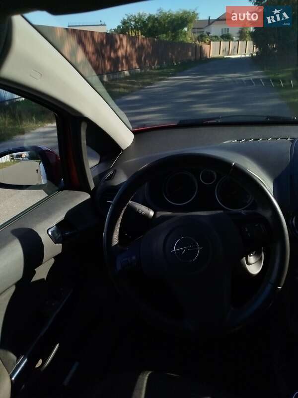 Хетчбек Opel Corsa 2014 в Білогородці