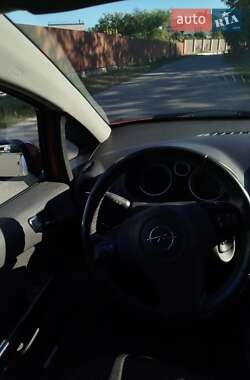 Хэтчбек Opel Corsa 2014 в 