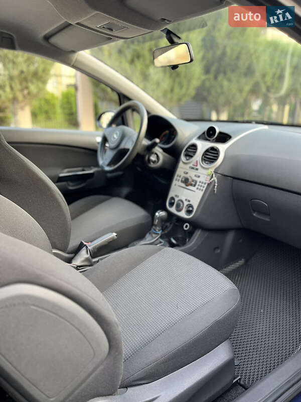 Хетчбек Opel Corsa 2009 в Шептицькому