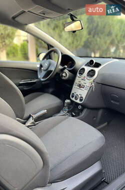Хэтчбек Opel Corsa 2009 в 