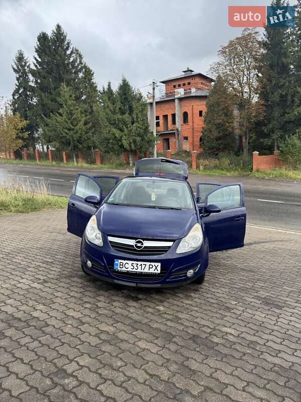 Хэтчбек Opel Corsa 2010 в 