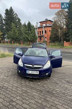Хэтчбек Opel Corsa 2010 в 
