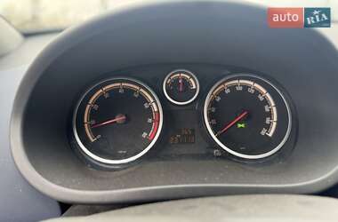 Хэтчбек Opel Corsa 2010 в 