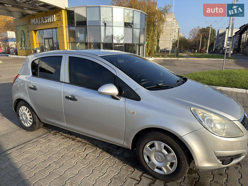 Хетчбек Opel Corsa 2008 в  фото Хетчбек Opel Corsa 2008 в
